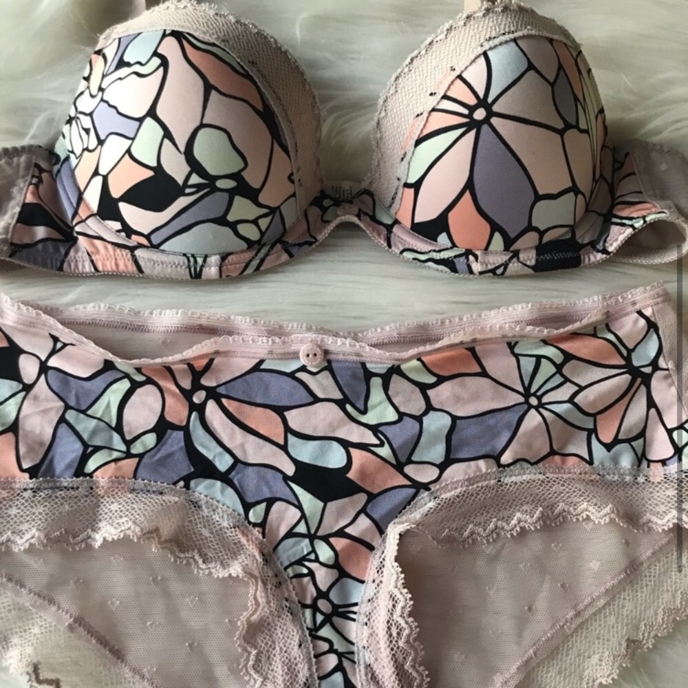 Limited 36B Calvin Klein Bra and Panties Set